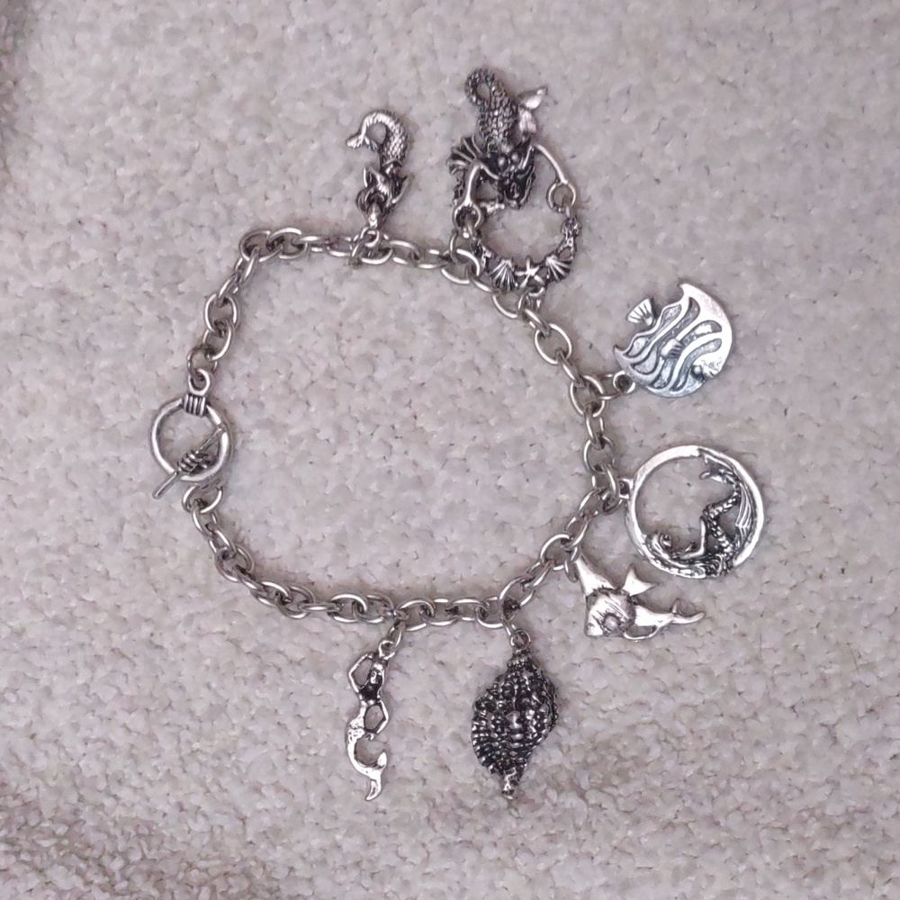 Nwot mermaid toggle charm bracelet